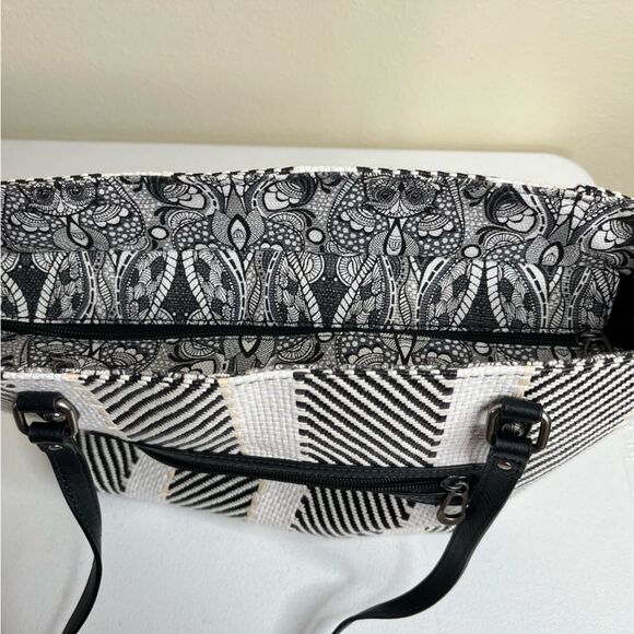Sakroots Metro Woven Top Zip Tote Shoulder Bag Black White Owl Critter Keychain - Picture 5 of 14